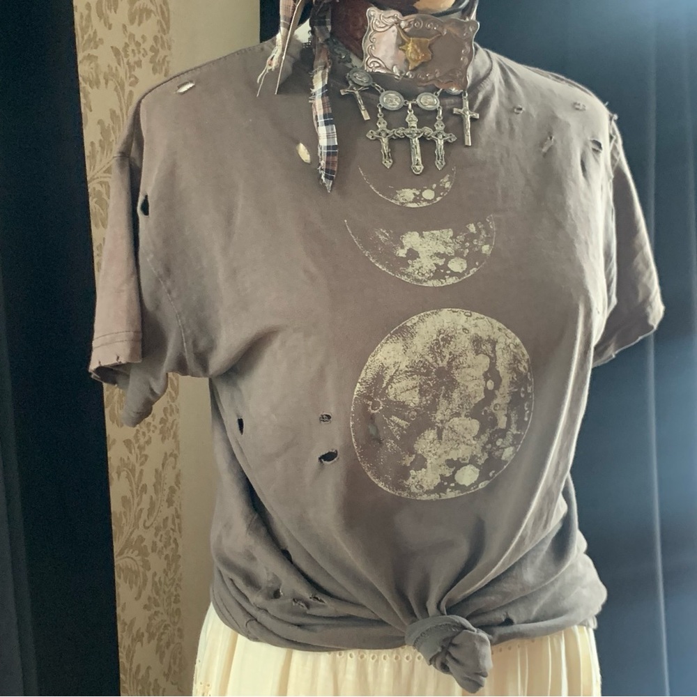 Moon Phases Distressed T-Shirt - Picture 5 of 5
